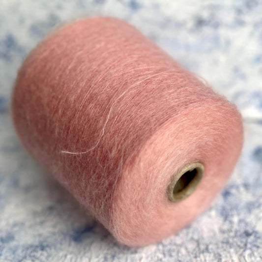 Super Kid Mohair yarn 67%, PA Yarn 30%, Merino yarn 3%. Color Rosa. Per 100 gr