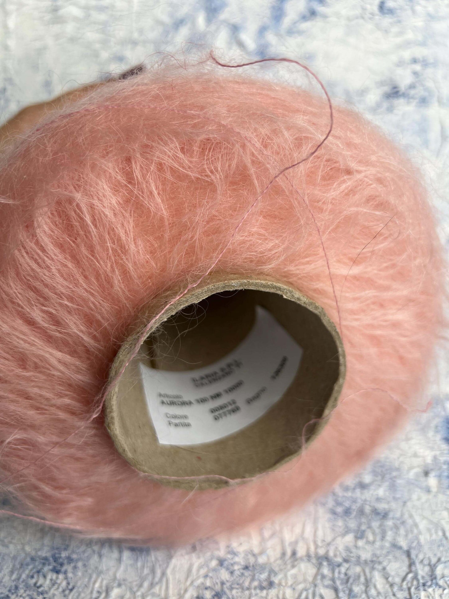 Super Kid Mohair yarn 67%, PA Yarn 30%, Merino yarn 3%. Color Rosa. Per 100 gr