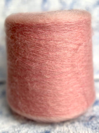 Super Kid Mohair yarn 67%, PA Yarn 30%, Merino yarn 3%. Color Rosa. Per 100 gr