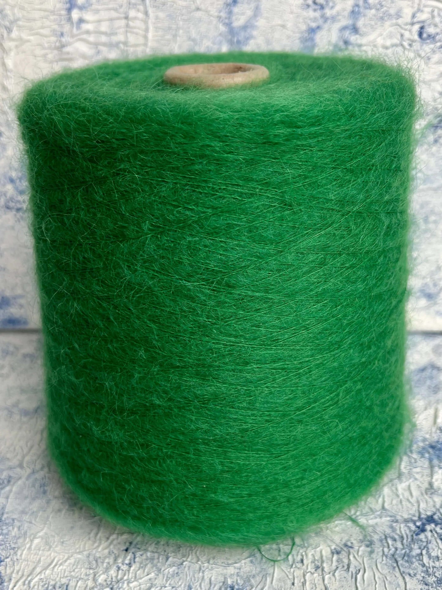 SuperKidMohair 67%, PA 30%, Merino 3%. Aurora 100 NM 10000,  Color Green. Per 100 gr