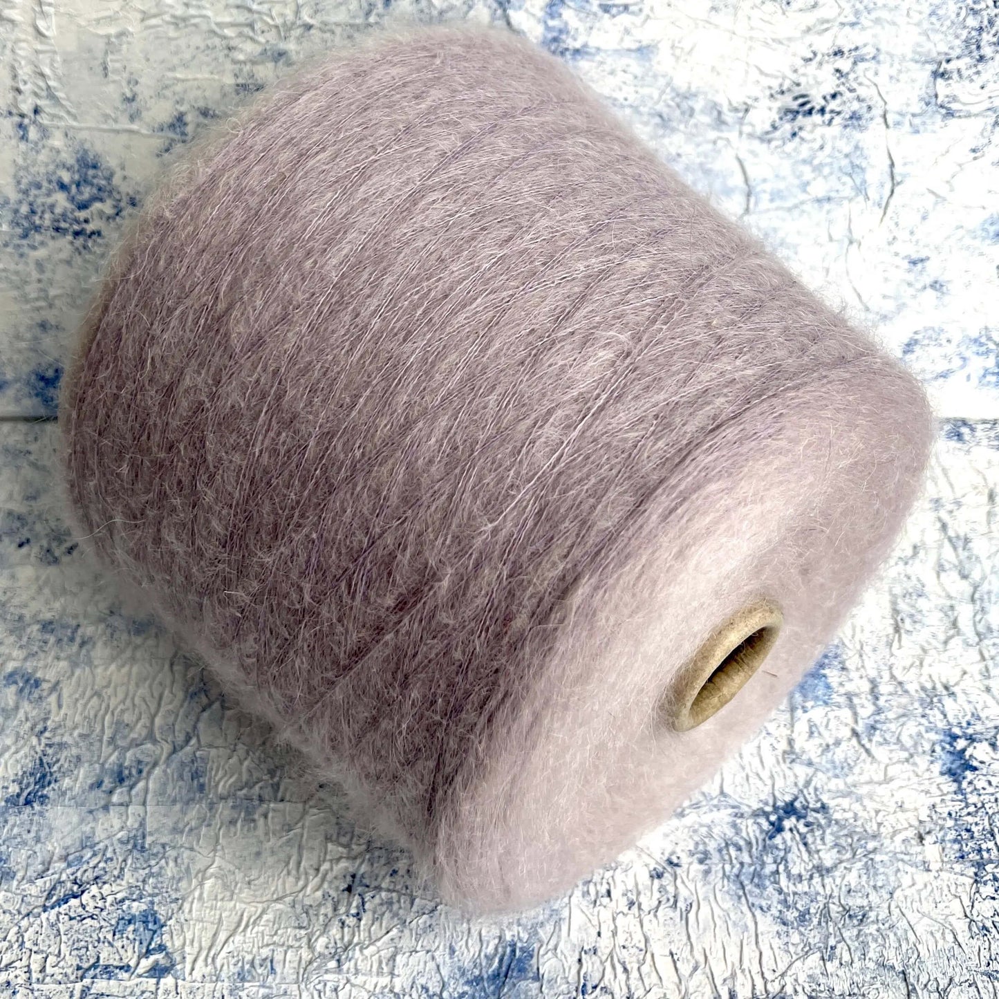 SuperKidMohair yarn 67%, PA yarn 30%, Merino Yarn 3%. Color Lavende. Per 100 gr