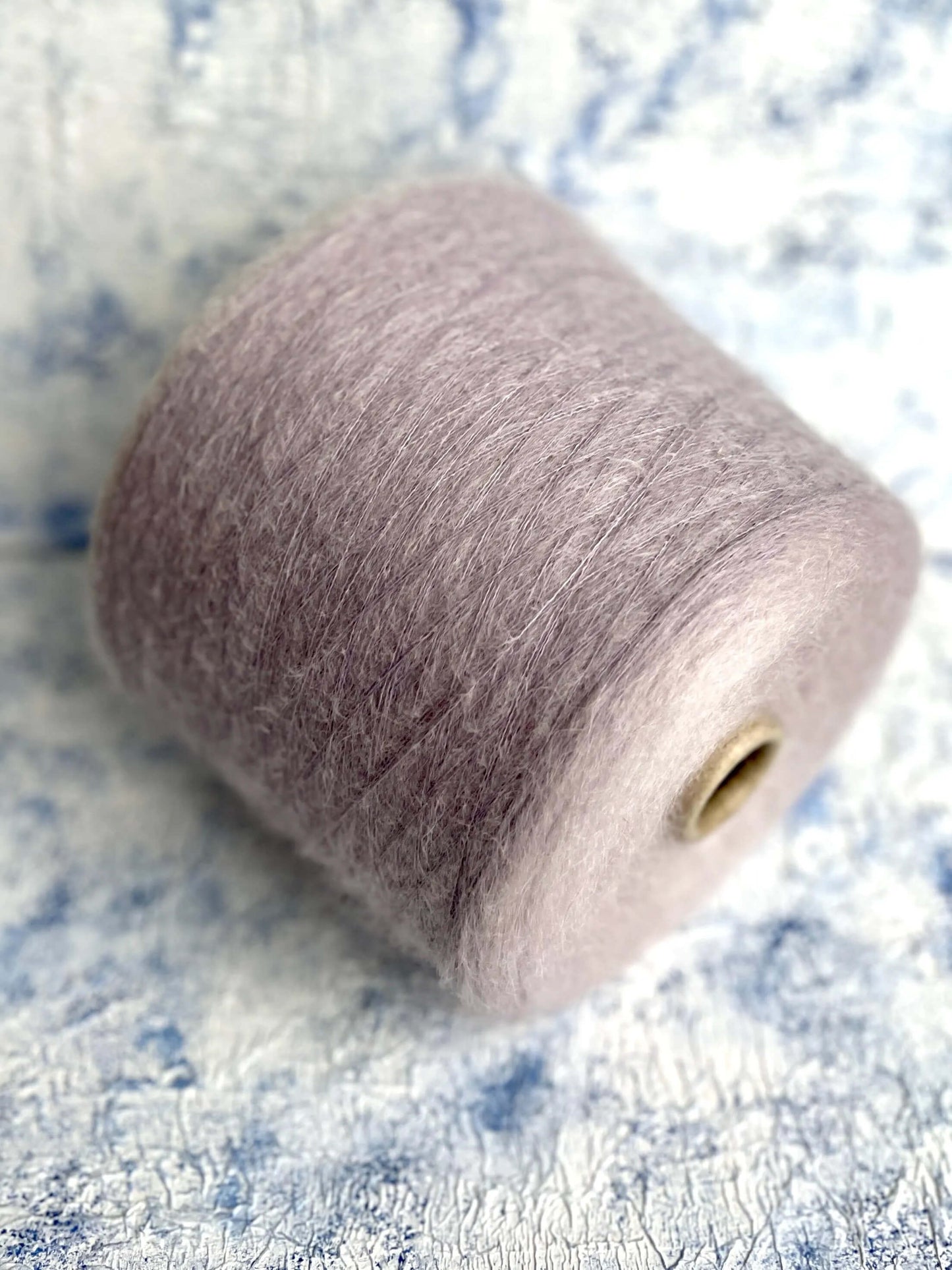 SuperKidMohair yarn 67%, PA yarn 30%, Merino Yarn 3%. Color Lavende. Per 100 gr