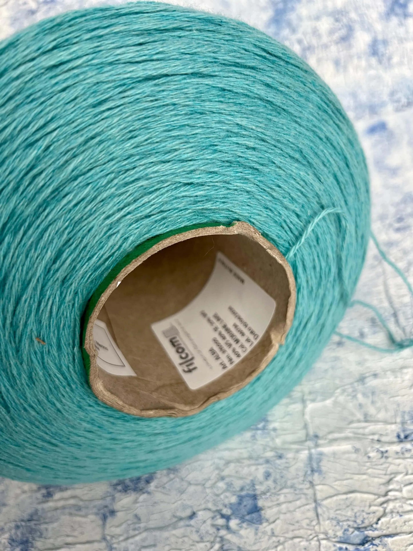 Cashmere yarn 40%, Silk yarn 40%, Merino yarn 20%,Moraine Lake.Per 100 gr