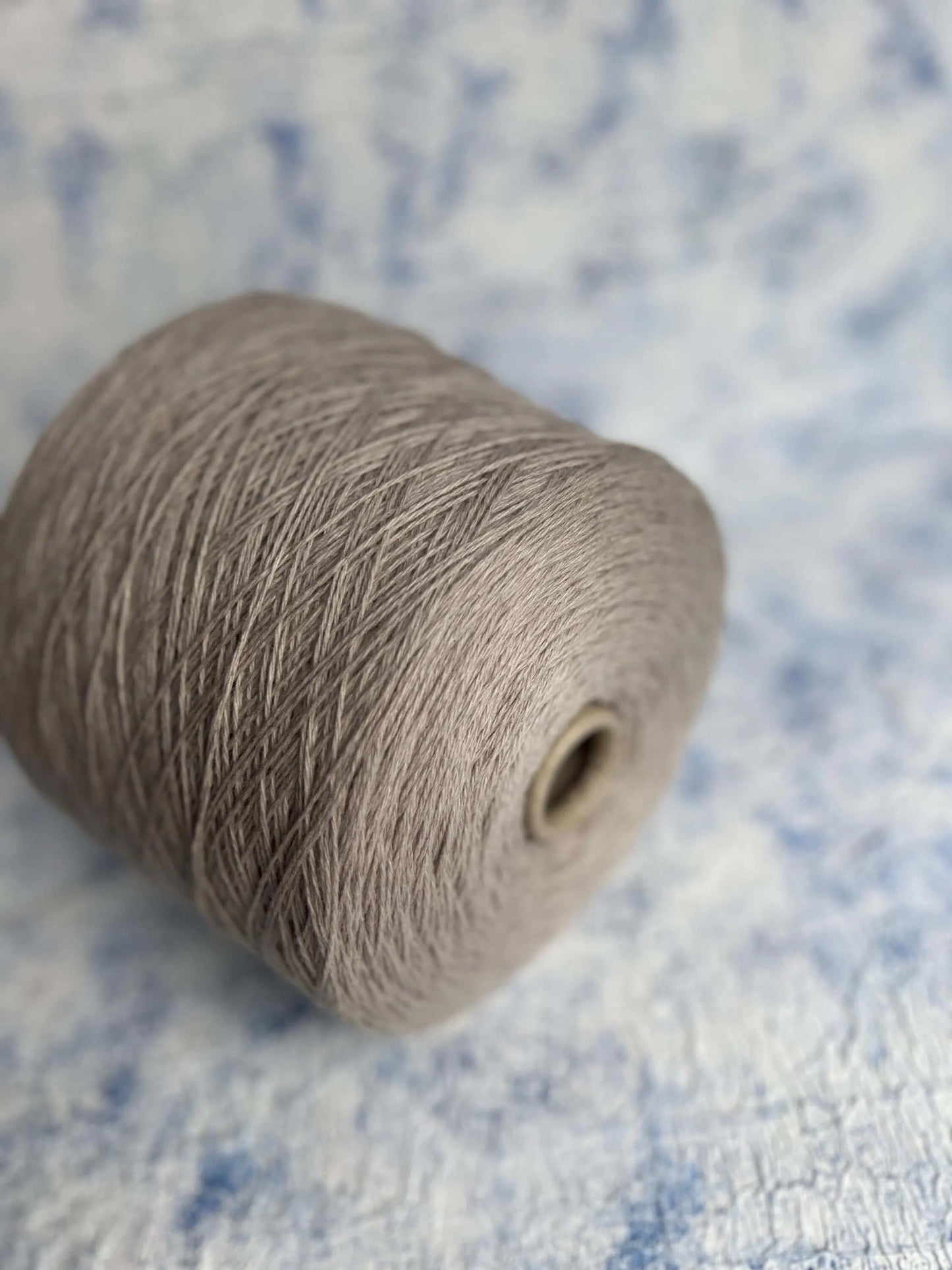 Cashmere Yarn 40%, Silk Yarn 40%, Merino Yarn 20%. Per 100 gr