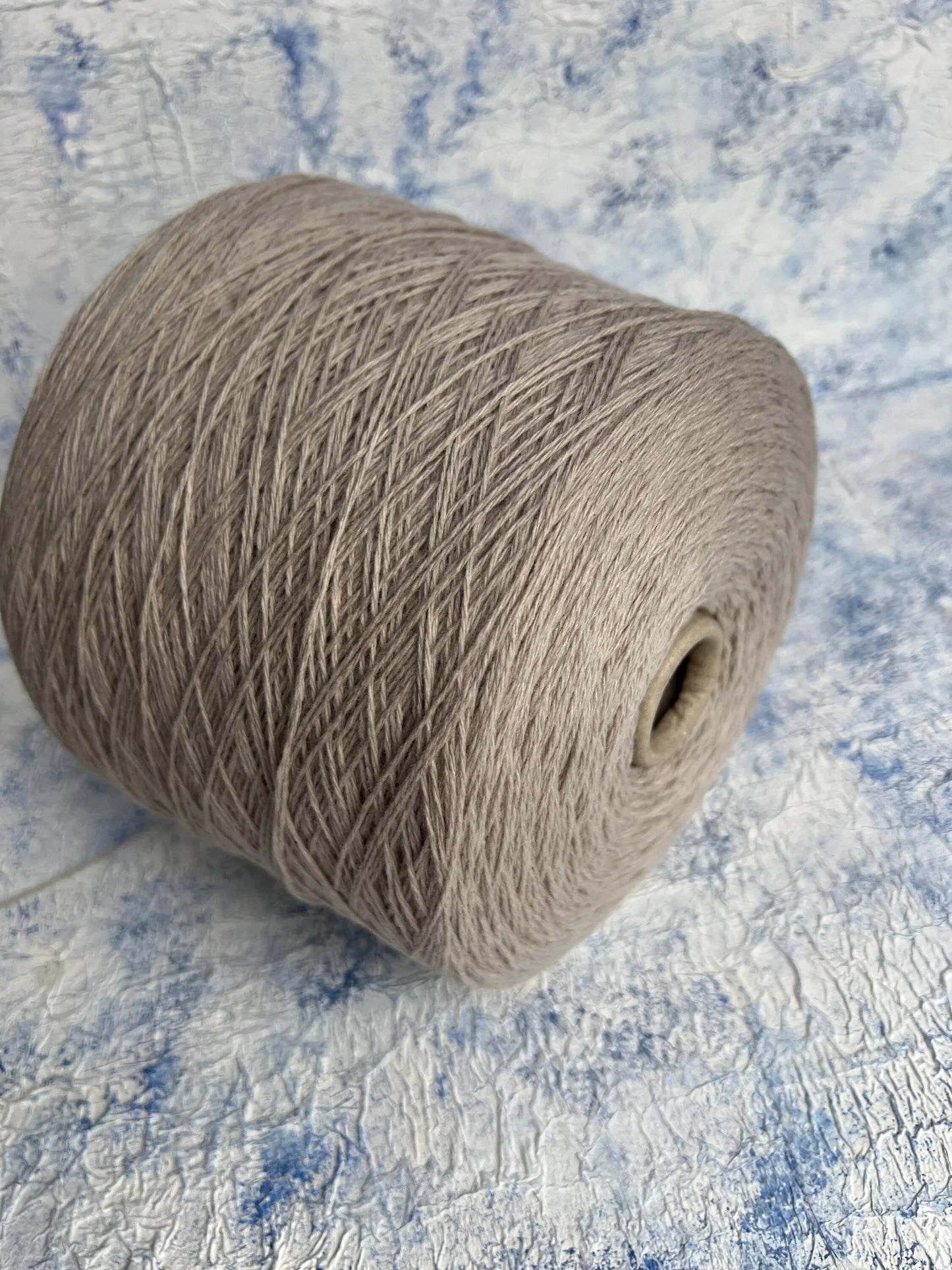 Cashmere Yarn 40%, Silk Yarn 40%, Merino Yarn 20%. Per 100 gr