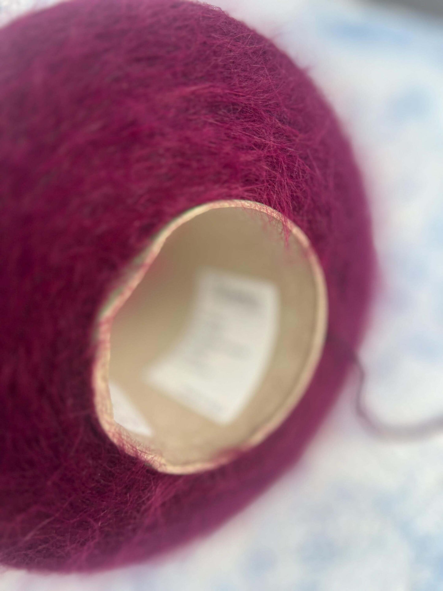 Angora yarn 80%,Poliamide Yarn 20%,Color Bordo. Per 100 gr