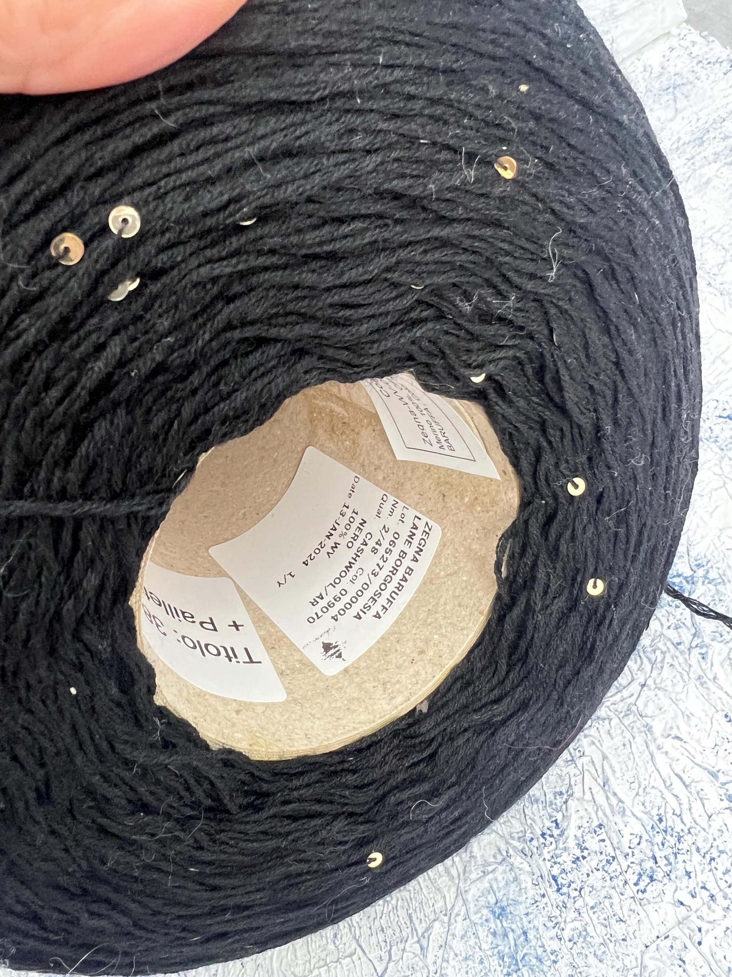 Merino yarn 100%, Cashwool, ZEGNA BARUFFA , Color Nero. Per 100 gr