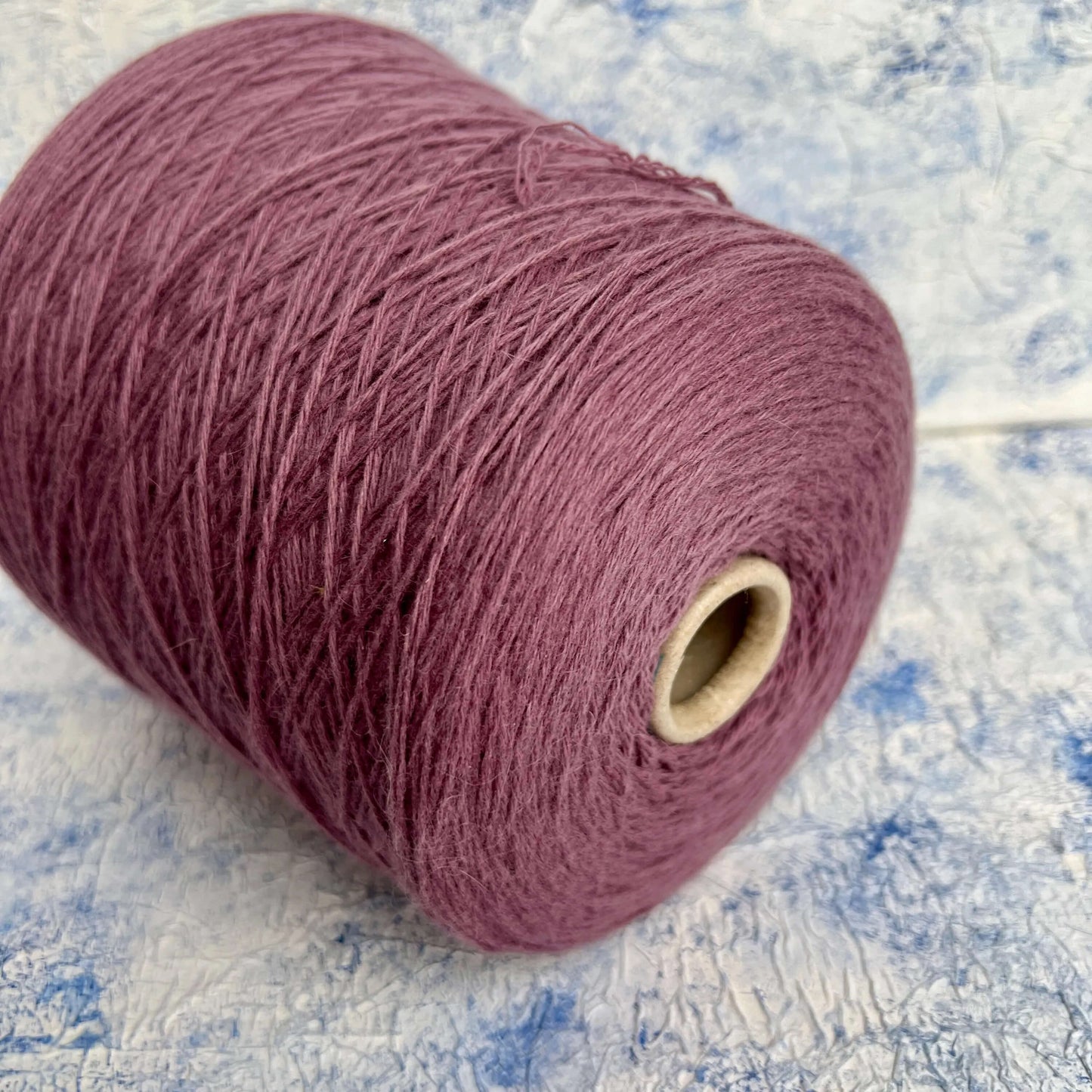 Merino yarn 70%, Angora yarn 20%, 10% PA. ZEGNA BARUFFA, Violetto. Per 100 gr