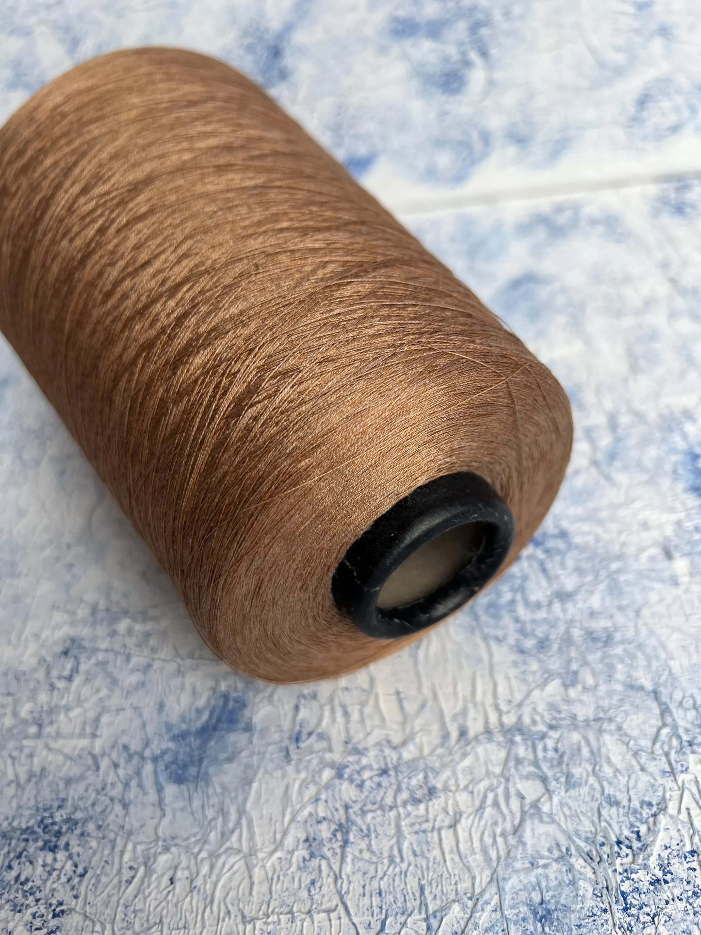 100% Silk Yarn. Ongetta. Color Bronze. Yarn for knitting. Per 100 gr