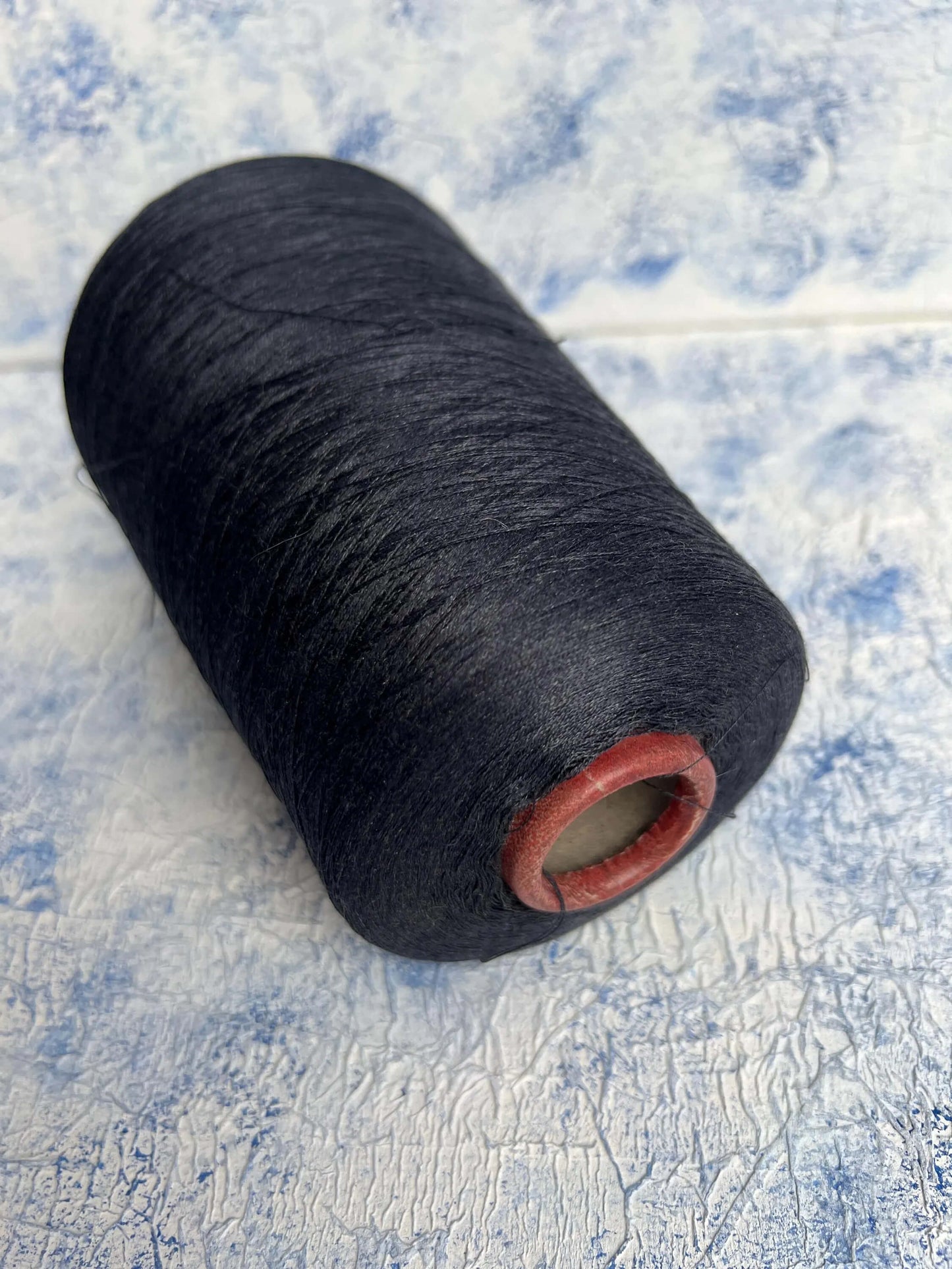 100% Silk Yarn. Ongetta. Color Graphite. Yarn for knitting. Per 100 gr