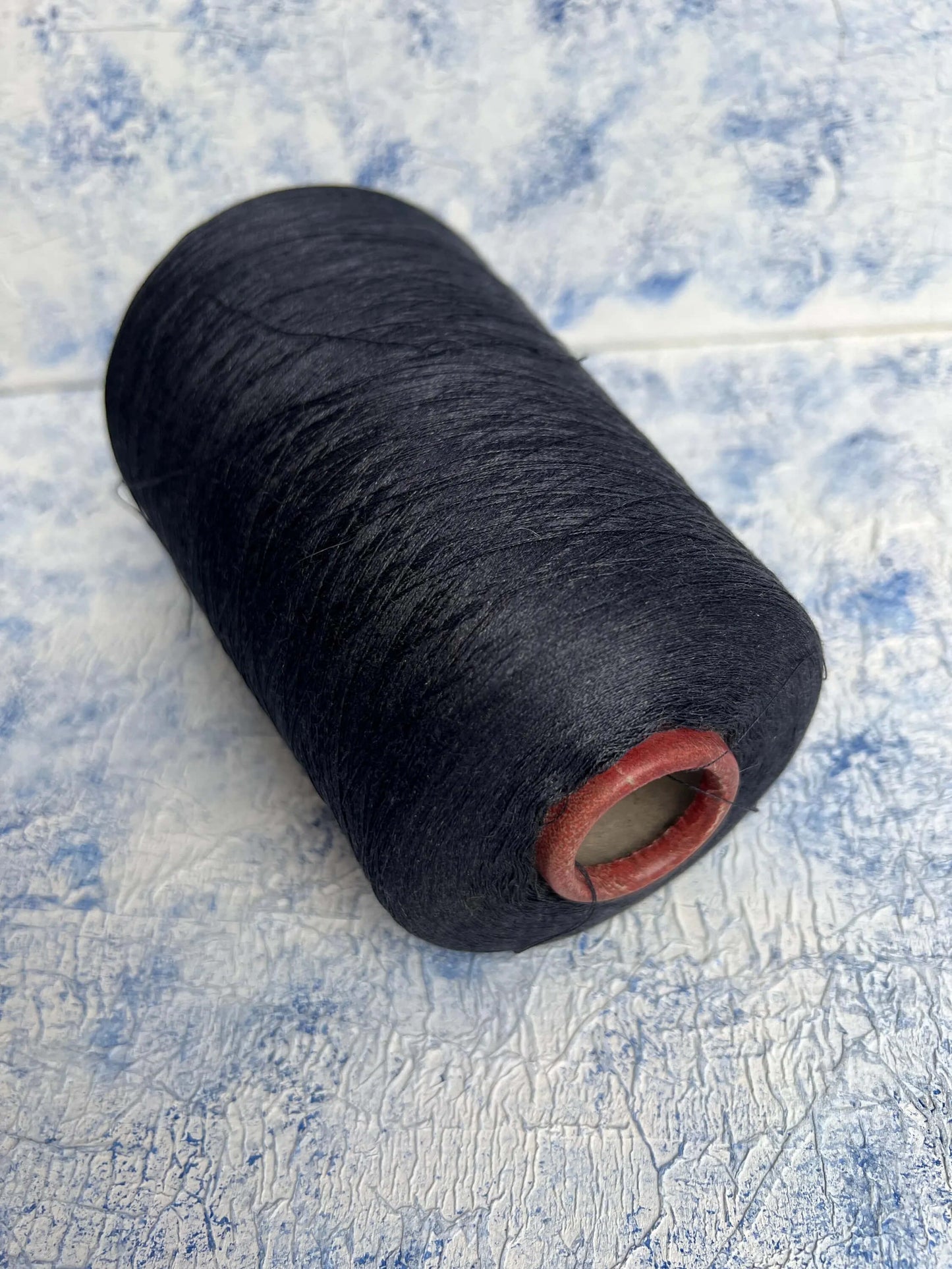 100% Silk Yarn. Ongetta. Color Graphite. Yarn for knitting. Per 100 gr