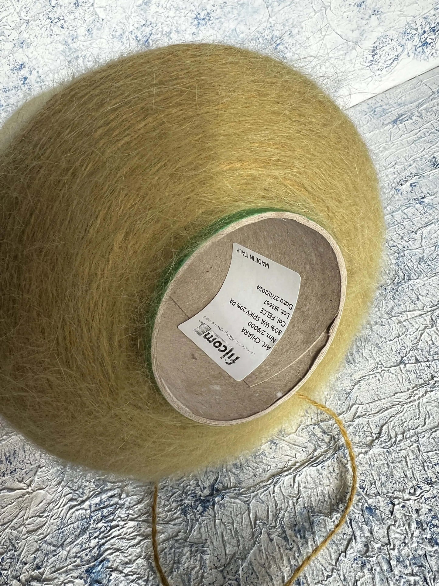 Angora yarn 80%,Poliamide Yarn 20%,Color Oliva. Per 100 gr