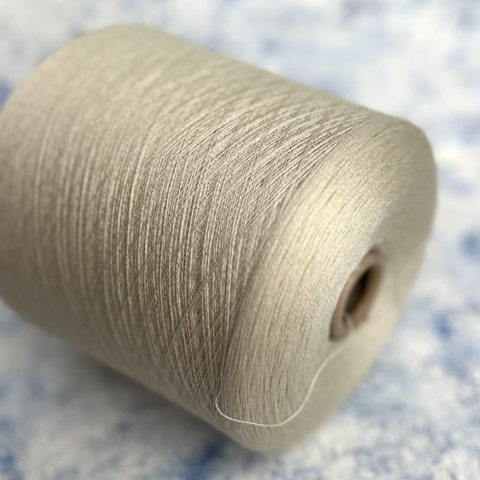 Merino yarn 70%, Silk yarn 30%, Loro Piana yarn, Ivory cream. Per 100 gr