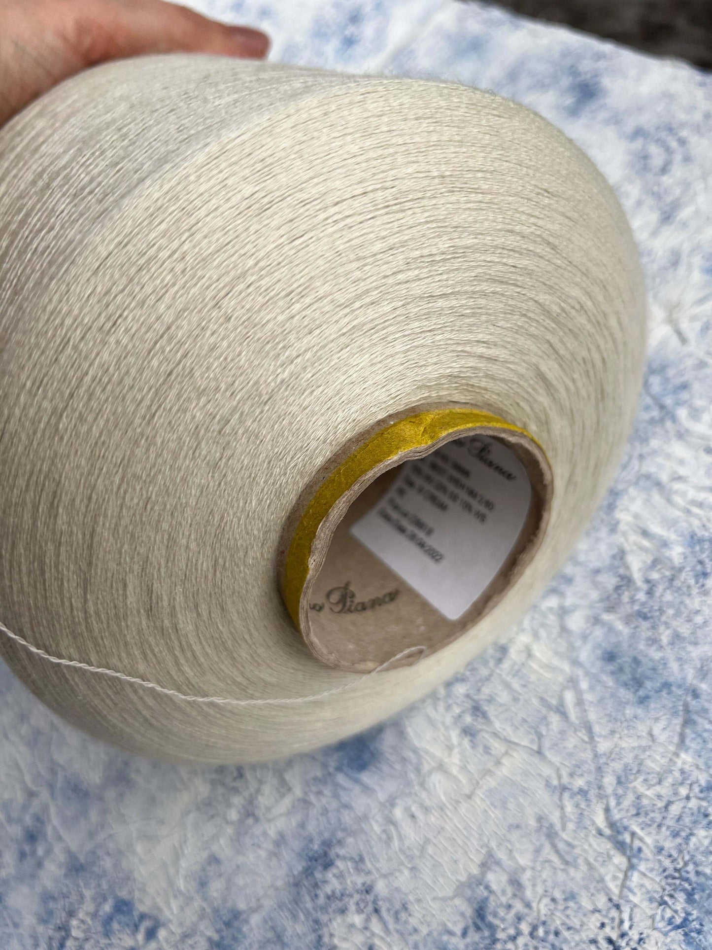 Merino yarn 70%, Silk yarn 30%, Loro Piana yarn, Ivory cream. Per 100 gr