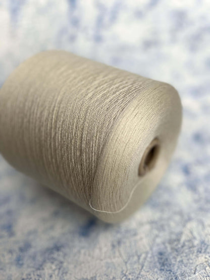 Merino yarn 70%, Silk yarn 30%, Loro Piana yarn, Ivory cream. Per 100 gr