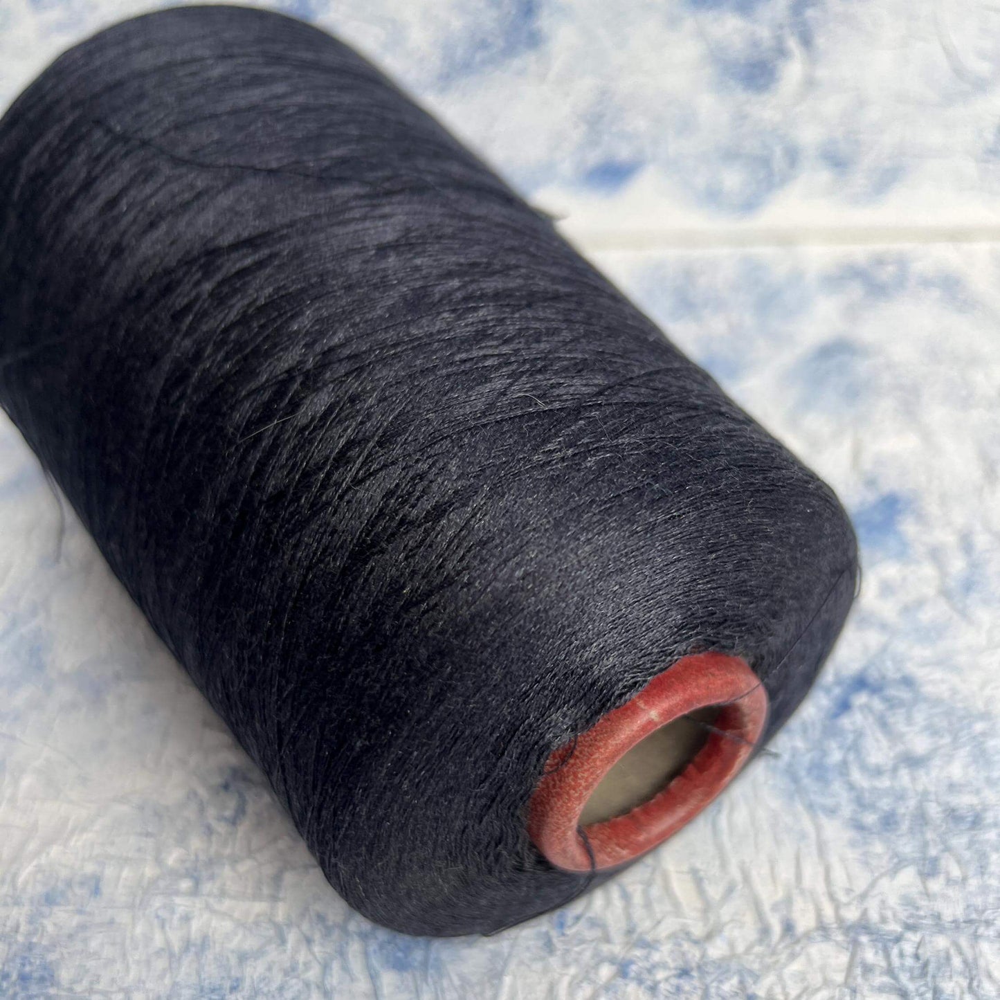 100% Silk Yarn. Ongetta. Color Graphite. Yarn for knitting. Per 100 gr