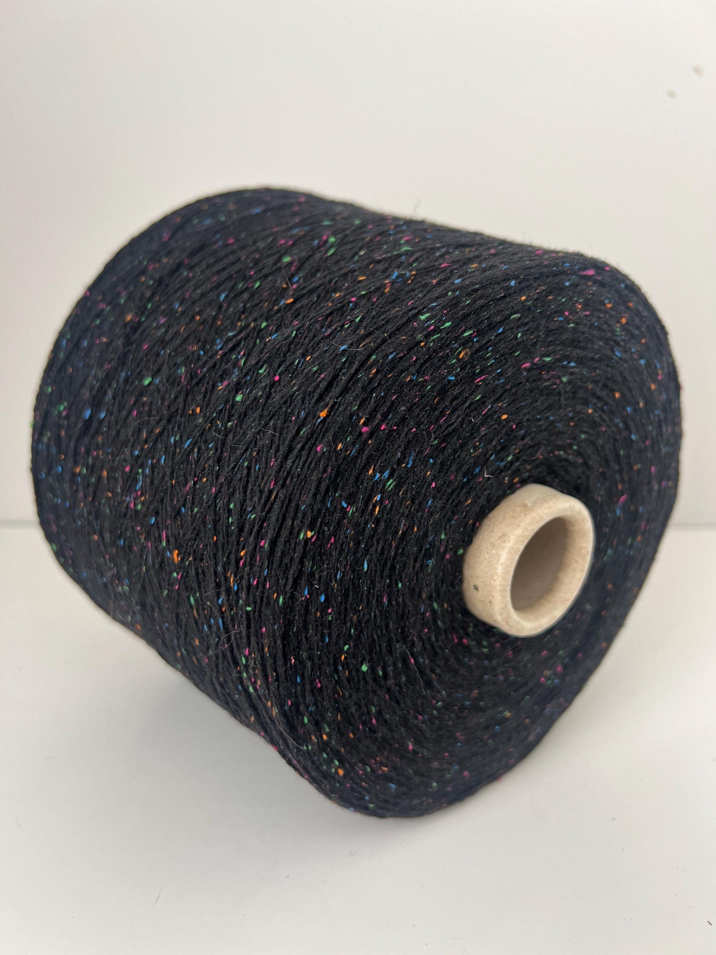 Wool 50%, Silk 25%, VI 10%, PA 10%. color NERO TWEED.Per 100 gr