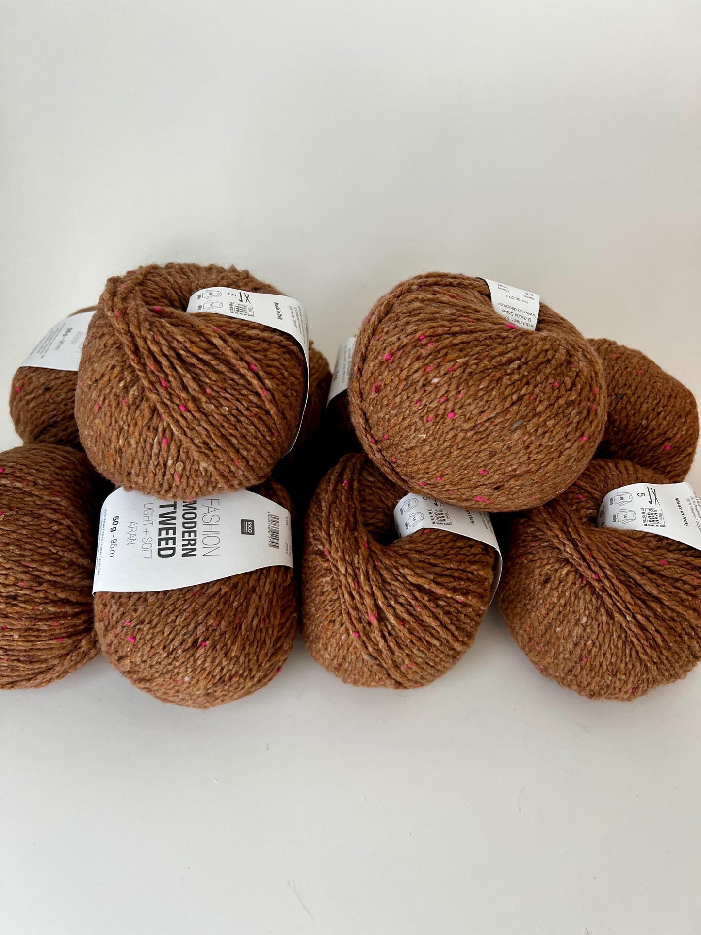 Brown, 60% Merino wool, 20% Viscose, 25% PA. 50gr. Rico Design