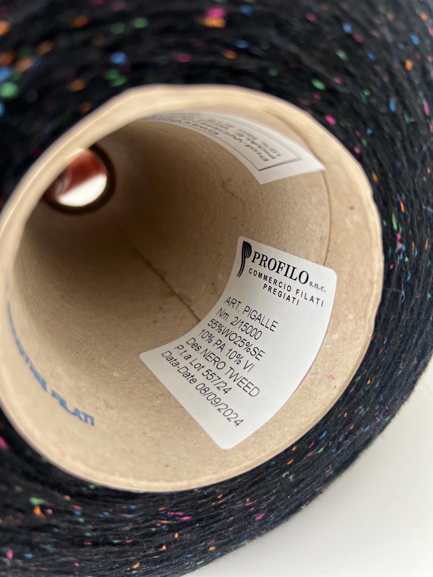 Wool 50%, Silk 25%, VI 10%, PA 10%. color NERO TWEED.Per 100 gr