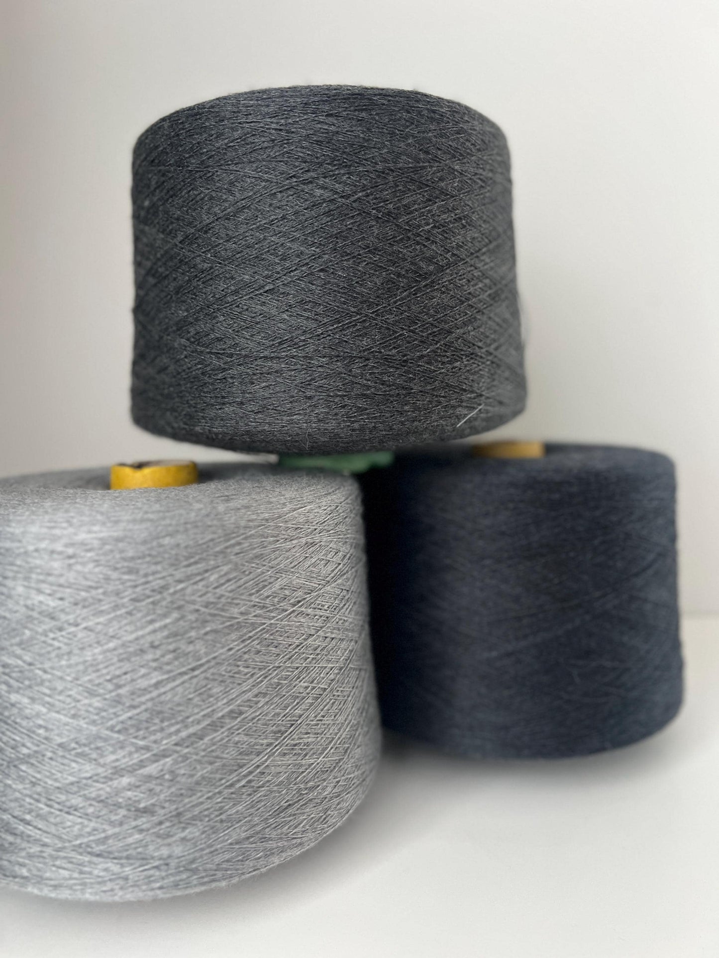 70% Merino&30% Silk yarn,Nm 2/28.PROFILLO,Color Grigio.Per 100gr