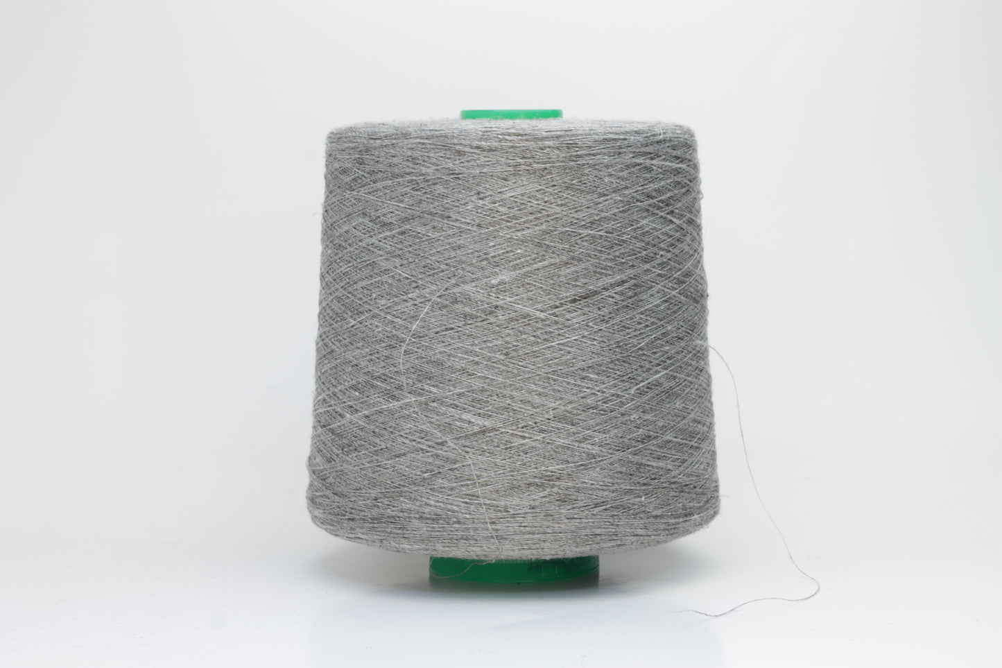 Fine, single-ply linen yarn in a New Opale. Reveals a crisp texture and subtle natural sheen, typical of pure linen fiber.