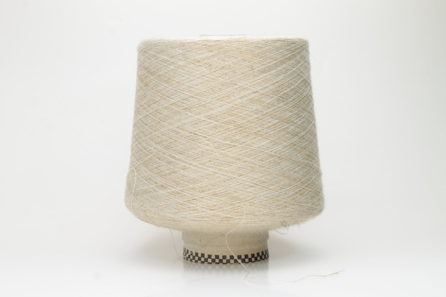 Cashmere 40%, Silk 30%, Lino 30%. Nm 2/56, Cariaggi yarn, color Beige