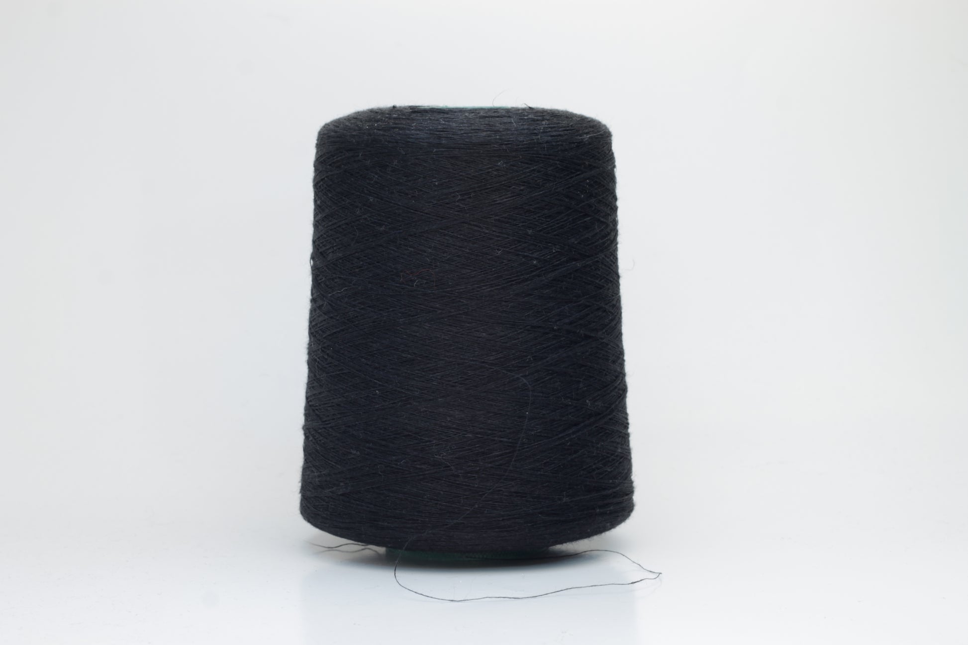 Fine, single-ply linen yarn in a Black. Reveals a crisp texture and subtle natural sheen, typical of pure linen fiber.