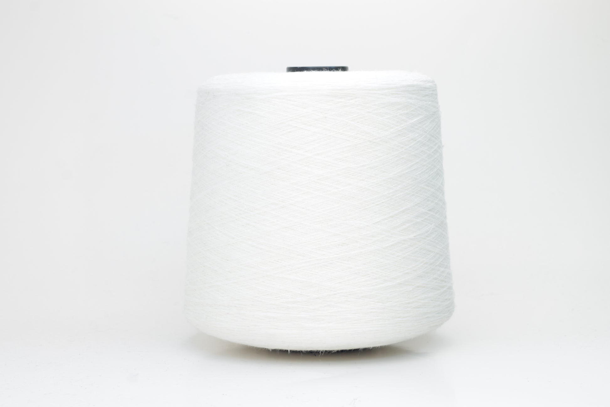 Fine, single-ply linen yarn in a rich White. Reveals a crisp texture and subtle natural sheen, typical of pure linen fiber.