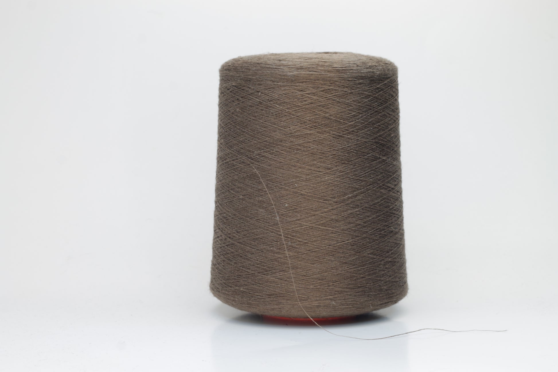 Fine, single-ply linen yarn in a rich Brown. Reveals a crisp texture and subtle natural sheen, typical of pure linen fiber.