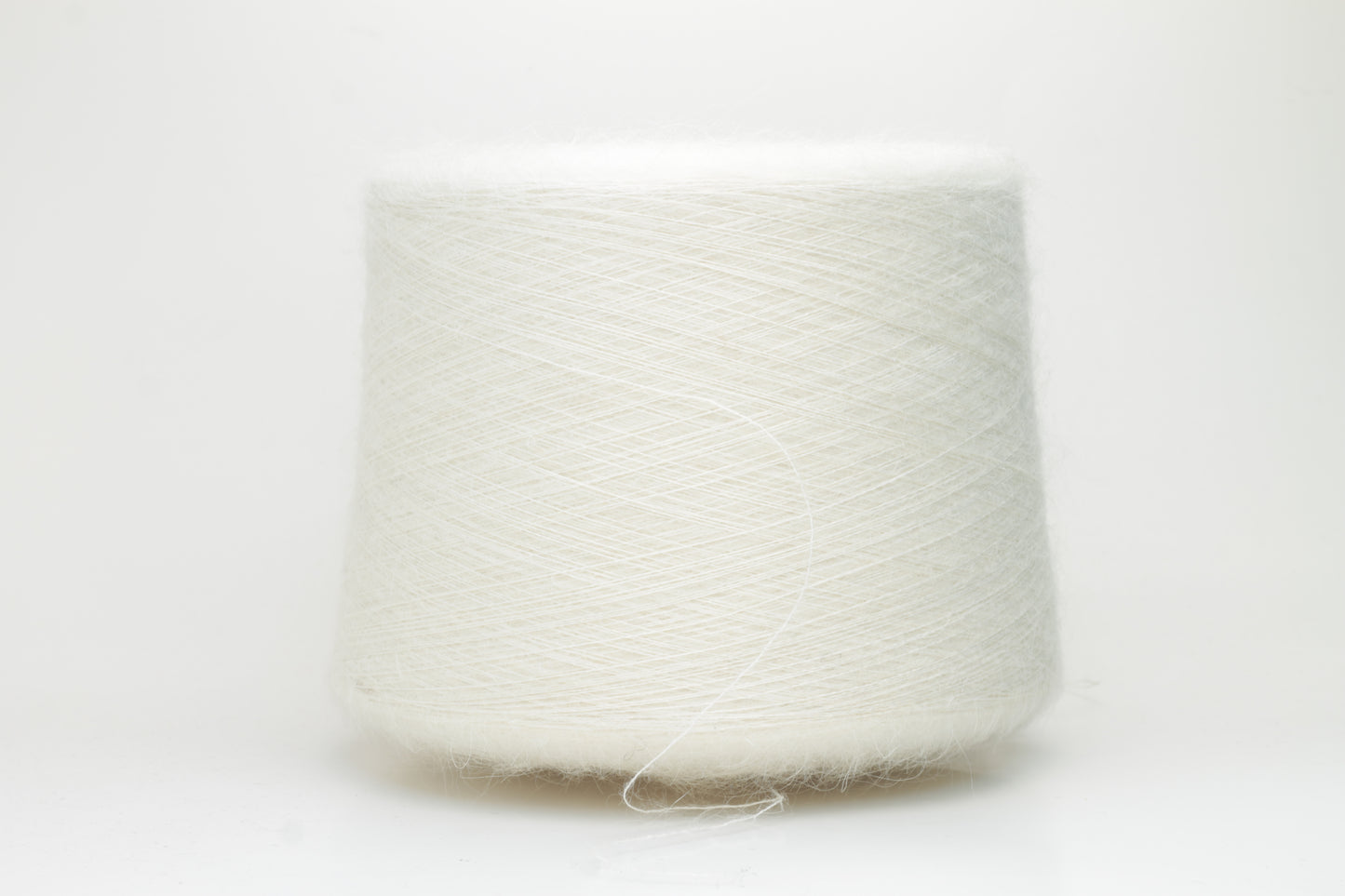 SuperKidMohair 63%, Silk 37%, Nm 10000. White