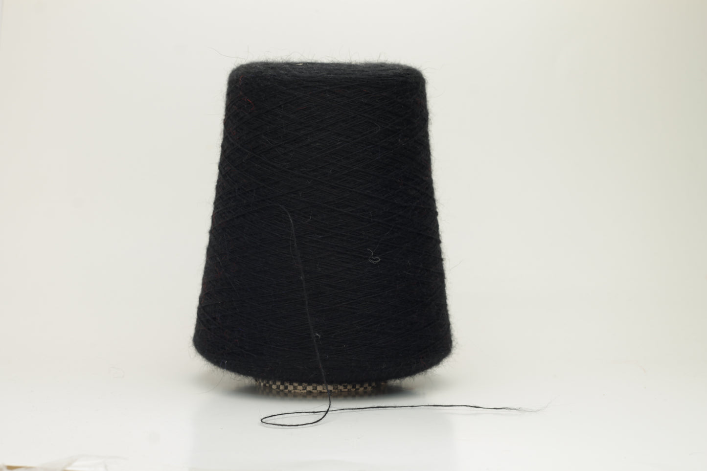 Angora yarn 70%, 20% PA, 10% WV. Nm 1/15 Gold Extra. Color Black