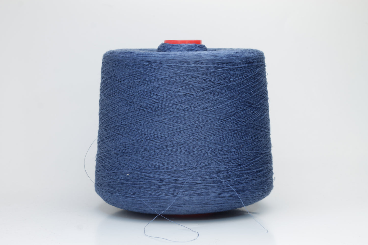Fine, single-ply linen yarn in a rich Jeans. Reveals a crisp texture and subtle natural sheen, typical of pure linen fiber.