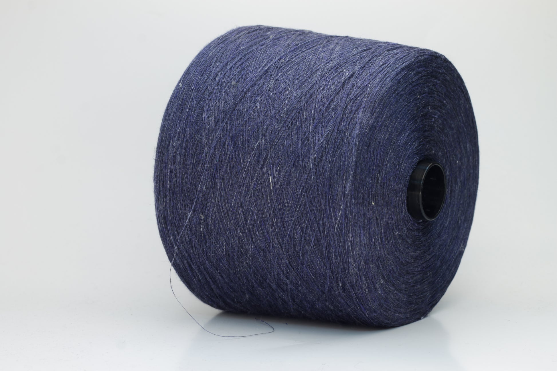 Fine, single-ply linen yarn in a rich Navy Blue. Reveals a crisp texture and subtle natural sheen, typical of pure linen fiber.