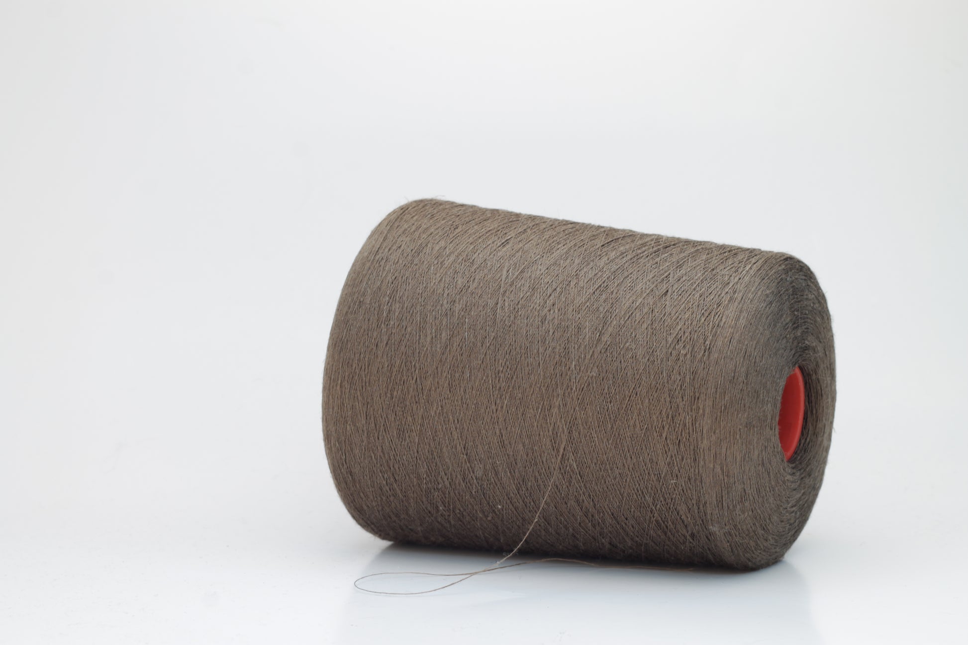 Fine, single-ply linen yarn in a rich Brown. Reveals a crisp texture and subtle natural sheen, typical of pure linen fiber.