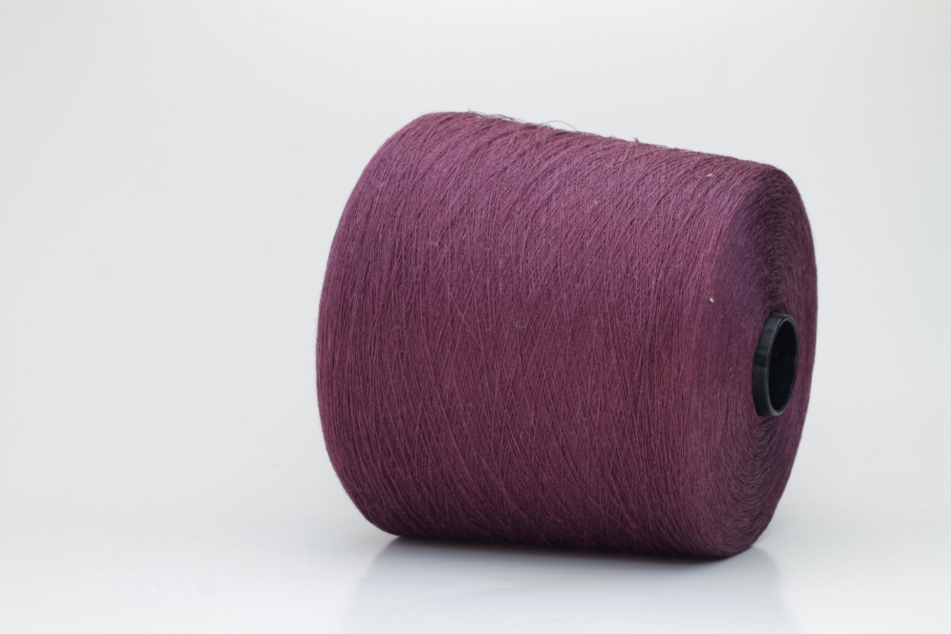 Fine, single-ply linen yarn in a Cardinal. Reveals a crisp texture and subtle natural sheen, typical of pure linen fiber.