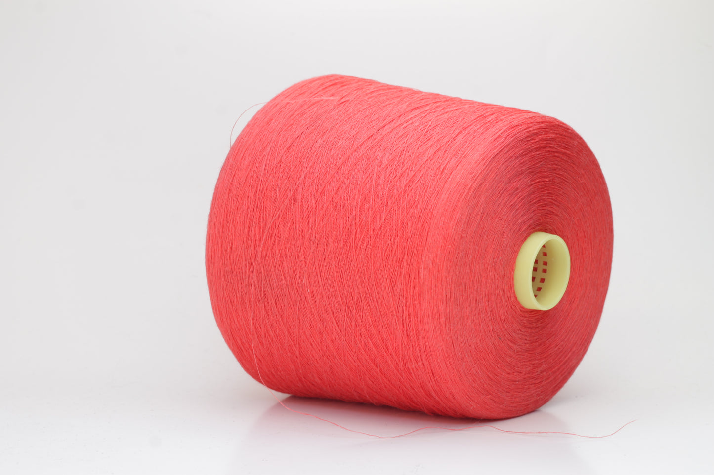 Fine, single-ply linen yarn in a Cocomero. Reveals a crisp texture and subtle natural sheen, typical of pure linen fiber.