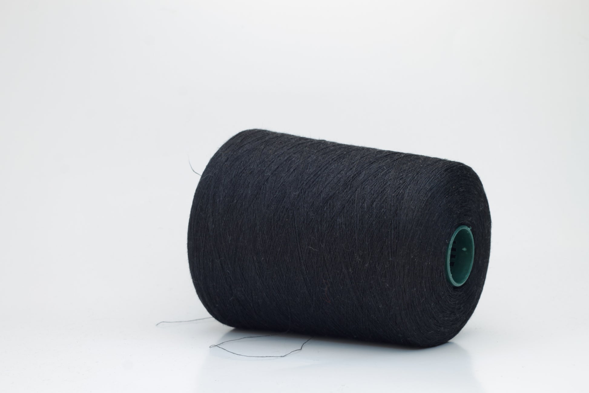 Fine, single-ply linen yarn in a Black. Reveals a crisp texture and subtle natural sheen, typical of pure linen fiber.