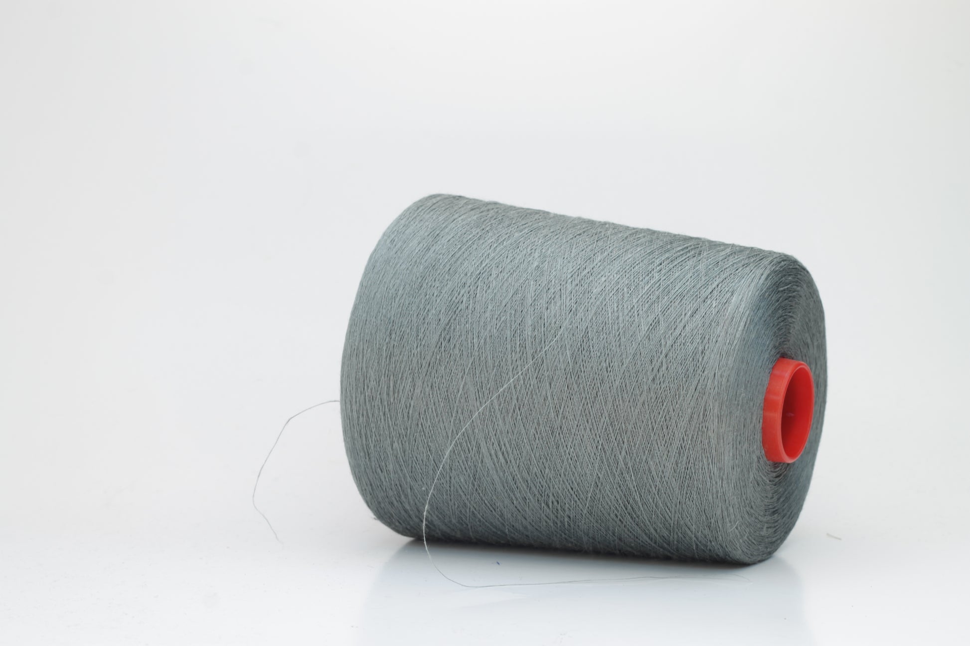 Fine, single-ply linen yarn in a rich Cannone. Reveals a crisp texture and subtle natural sheen, typical of pure linen fiber.