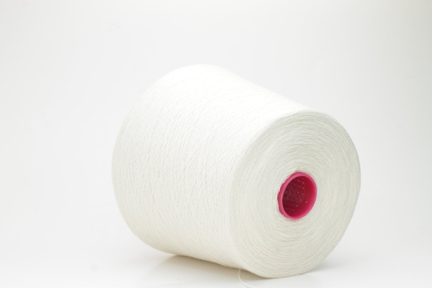 Merino 50%, 38% Cashmere, Solvron 12%. Nm 19/22, Linsieme, White