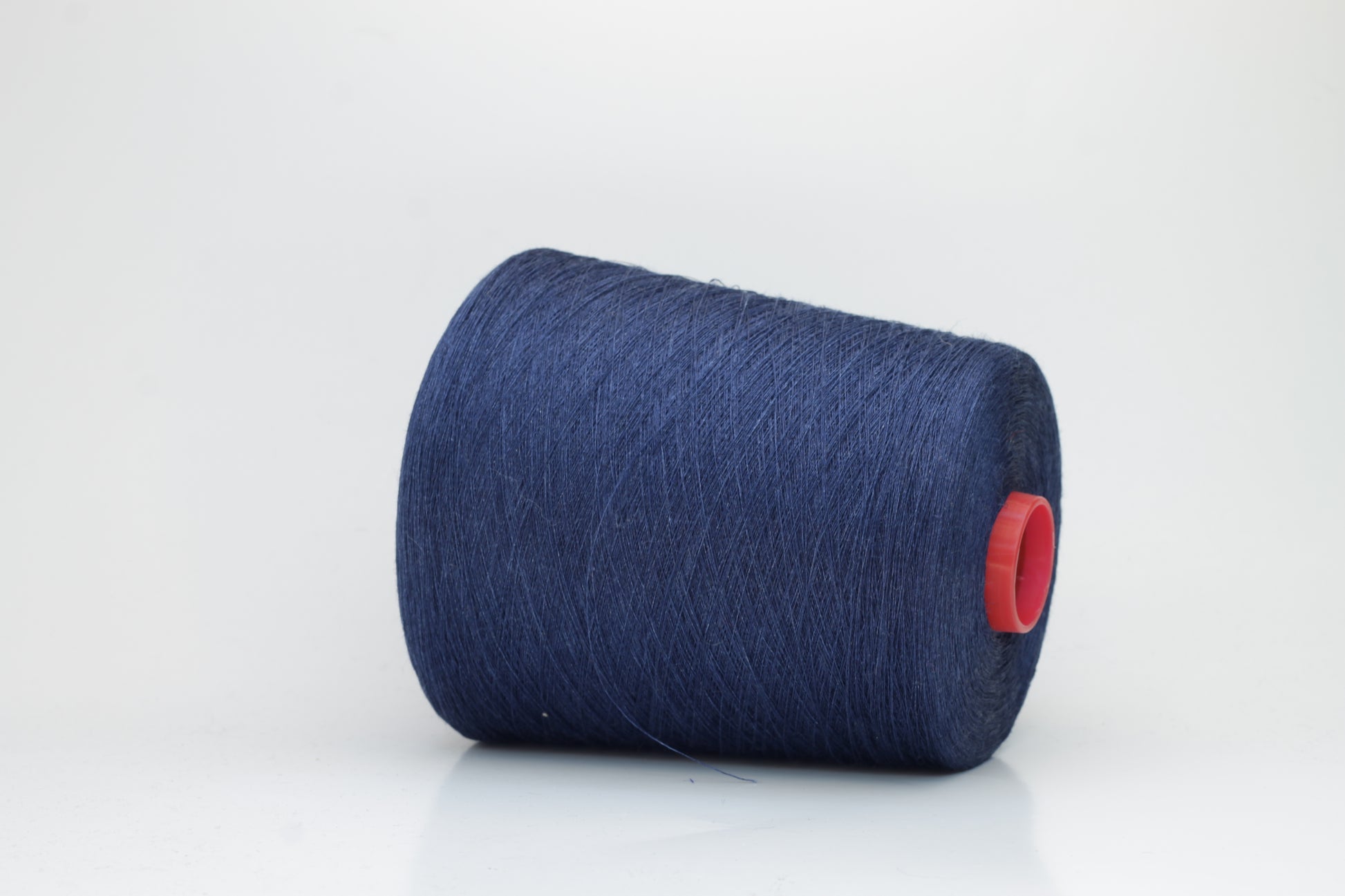 Fine, single-ply linen yarn in a rich Moby Dick. Reveals a crisp texture and subtle natural sheen, typical of pure linen fiber.