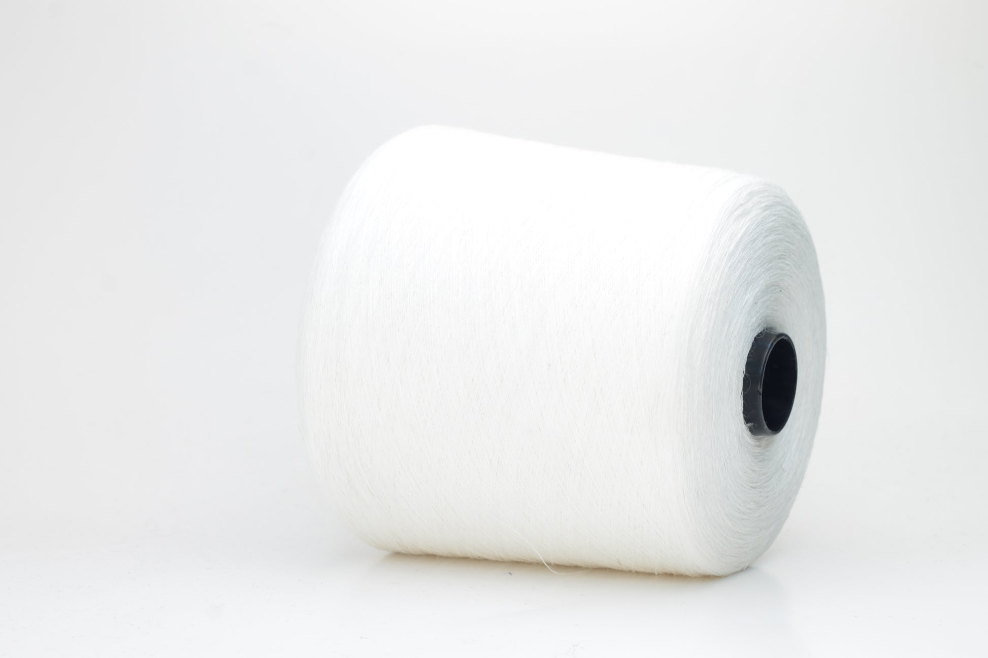 Fine, single-ply linen yarn in a rich White. Reveals a crisp texture and subtle natural sheen, typical of pure linen fiber.
