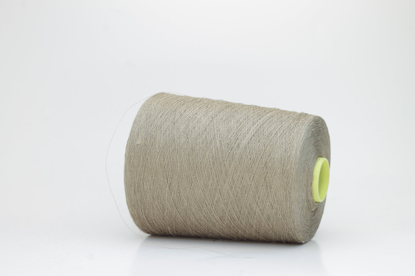 Fine, single-ply linen yarn in a rich Amadeo. Reveals a crisp texture and subtle natural sheen, typical of pure linen fiber.