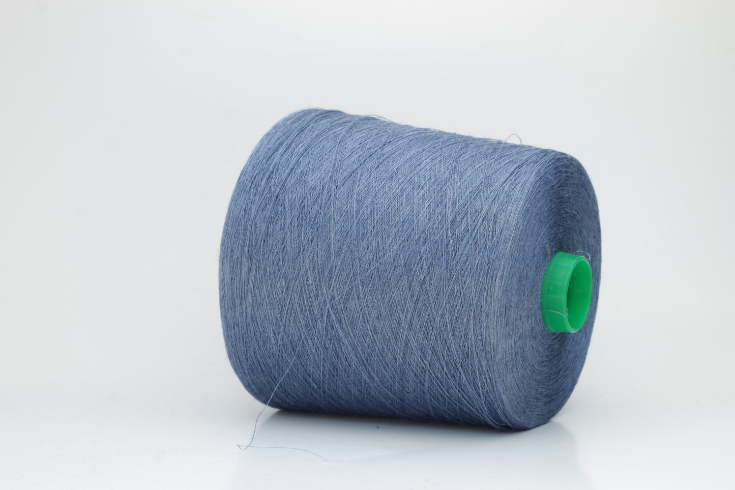 Fine, single-ply linen yarn in a rich Oceano. Reveals a crisp texture and subtle natural sheen, typical of pure linen fiber.