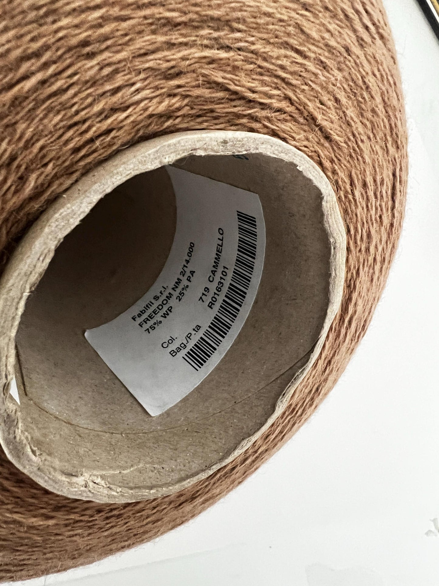 Freedom Royal Alpaca Blend Yarn 70/30 Italy. Color Cammello.Per 100gr