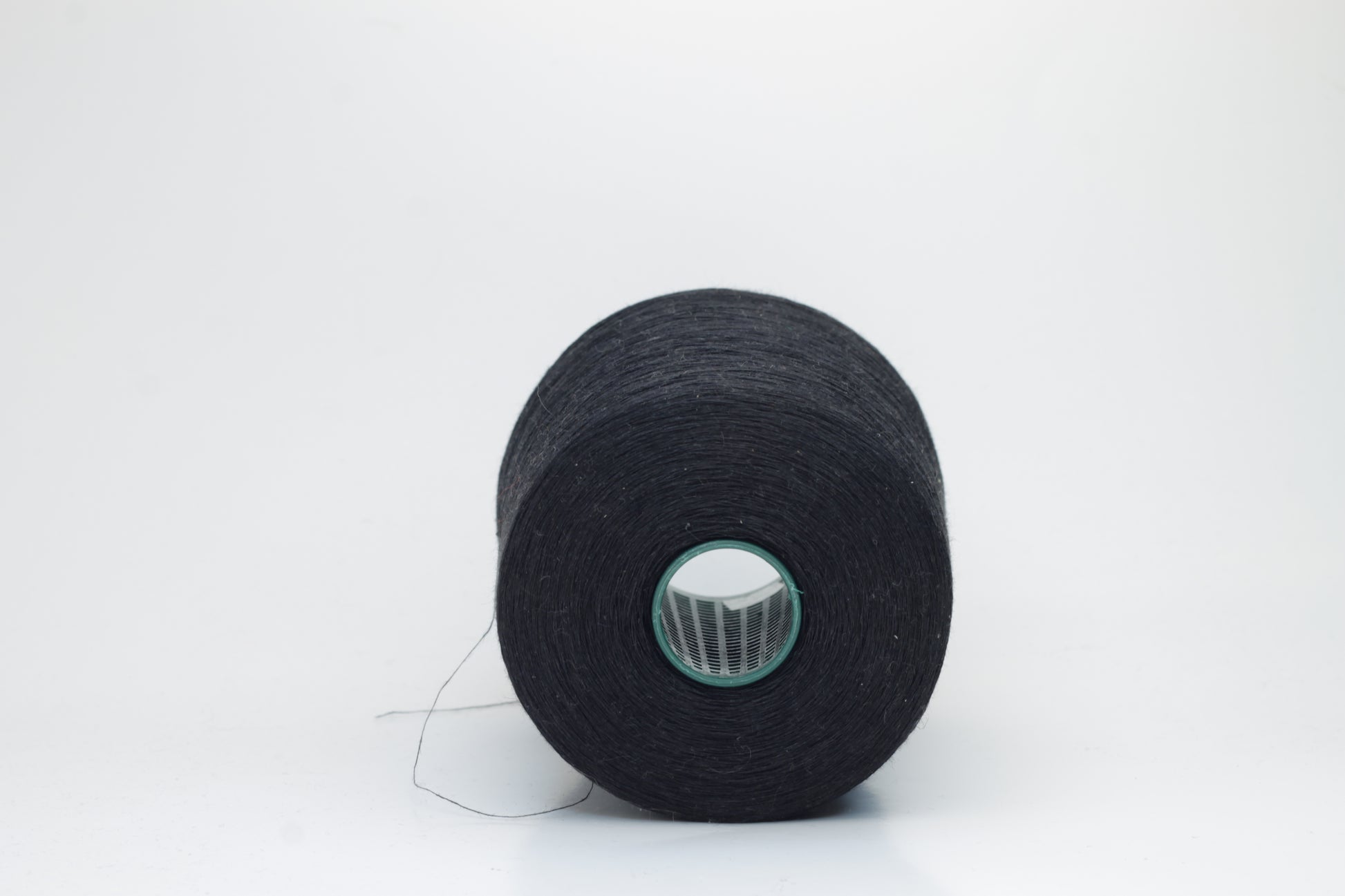 Fine, single-ply linen yarn in a Black. Reveals a crisp texture and subtle natural sheen, typical of pure linen fiber.