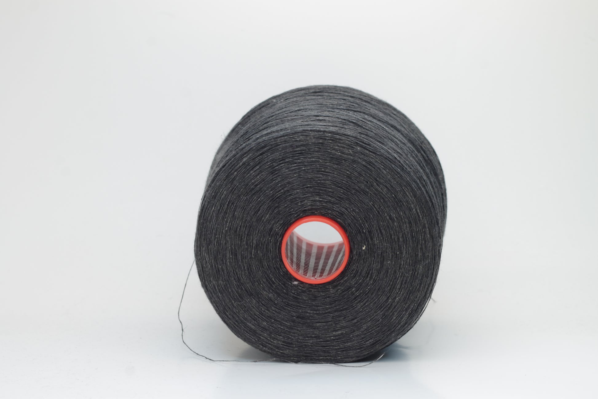 Fine, single-ply linen yarn in a rich Charcoal Black. Reveals a crisp texture and subtle natural sheen, typical of pure linen fiber.