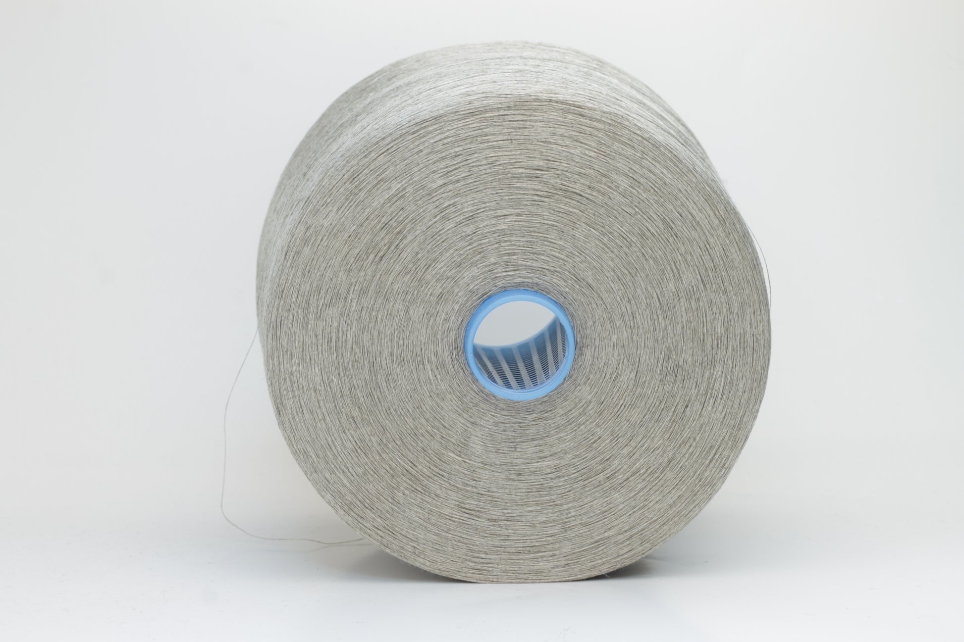 Fine, single-ply linen yarn in a rich charcoal gray. Reveals a crisp texture and subtle natural sheen, typical of pure linen fiber.