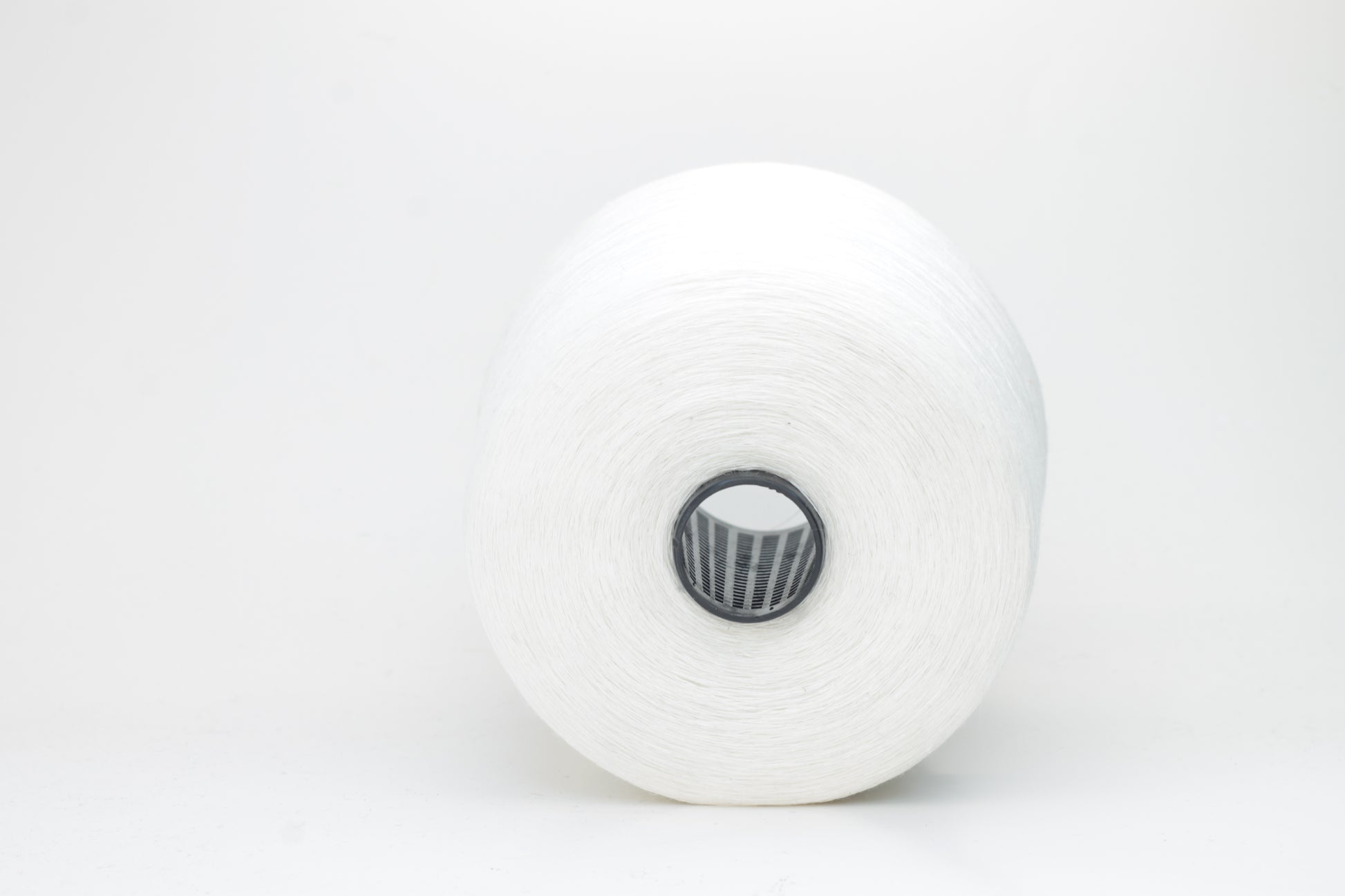 Fine, single-ply linen yarn in a rich White. Reveals a crisp texture and subtle natural sheen, typical of pure linen fiber.