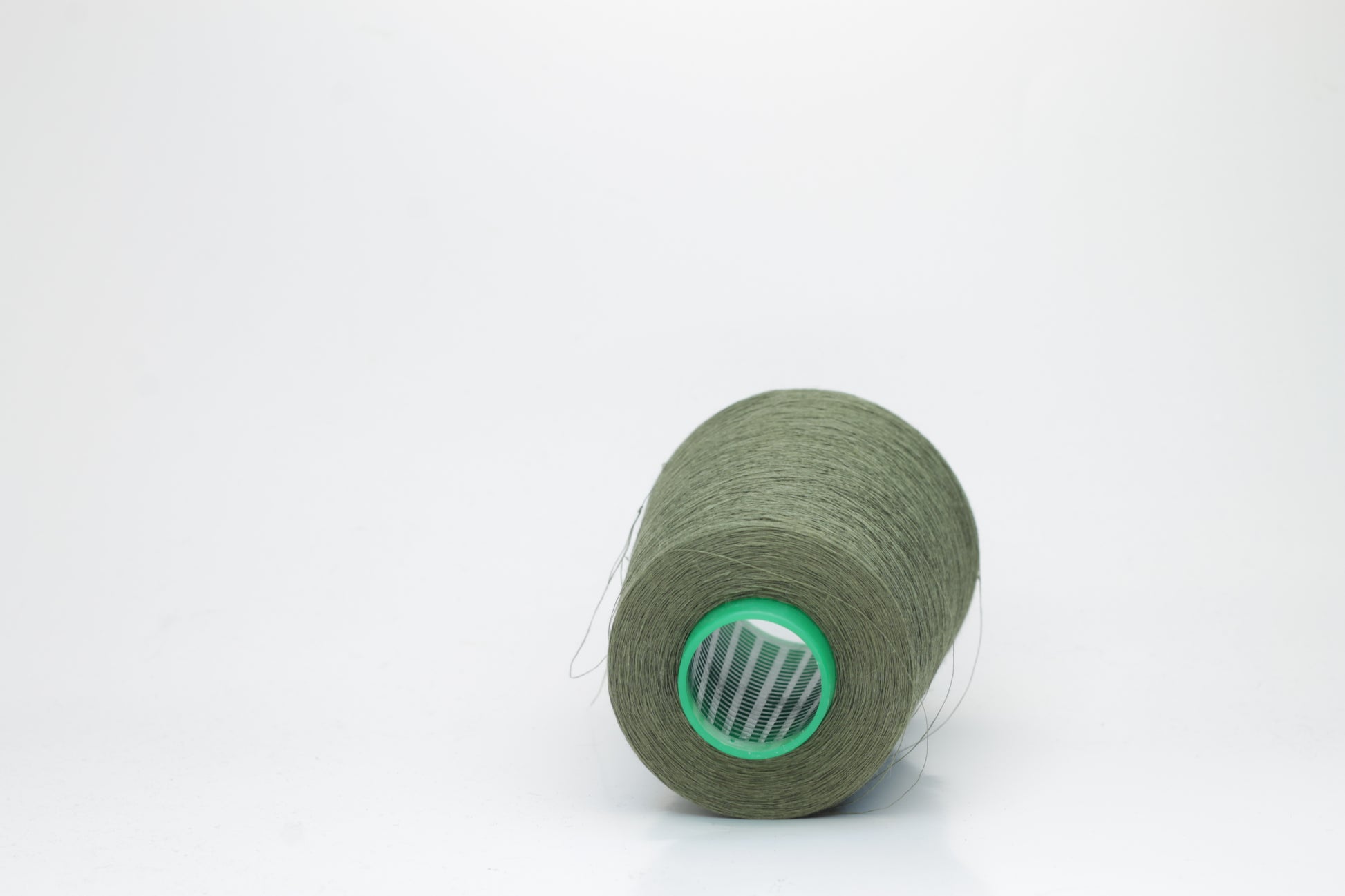 Fine, single-ply linen yarn in a rich Army. Reveals a crisp texture and subtle natural sheen, typical of pure linen fiber.