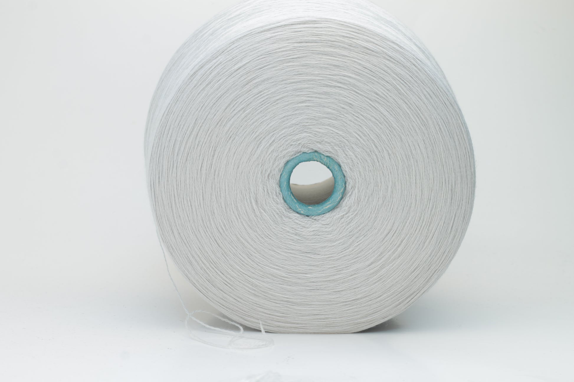 Close-up shot of Zegna Baruffa Merinos Cashwool yarn in Light Gray, showcasing the fine ply twist and dense, fluffy texture with subtle sheen.
